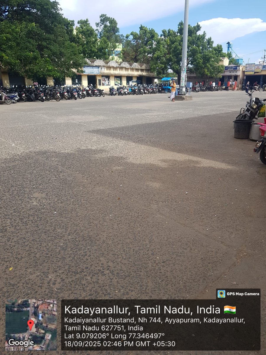 commissionerkd1's tweet photo. Swatchatha hi sewa activity kadayanallur municipality 
#SHS2025, #SwachhataHiSeva2025  #Swachhotsav
 @MAWSTamilNadu @SwachhBharatGov @SbmRdmaNellai @SwachhBharat @MoHUA_India @MoJSDDWS https://t.co/RJUDBLu1Ce