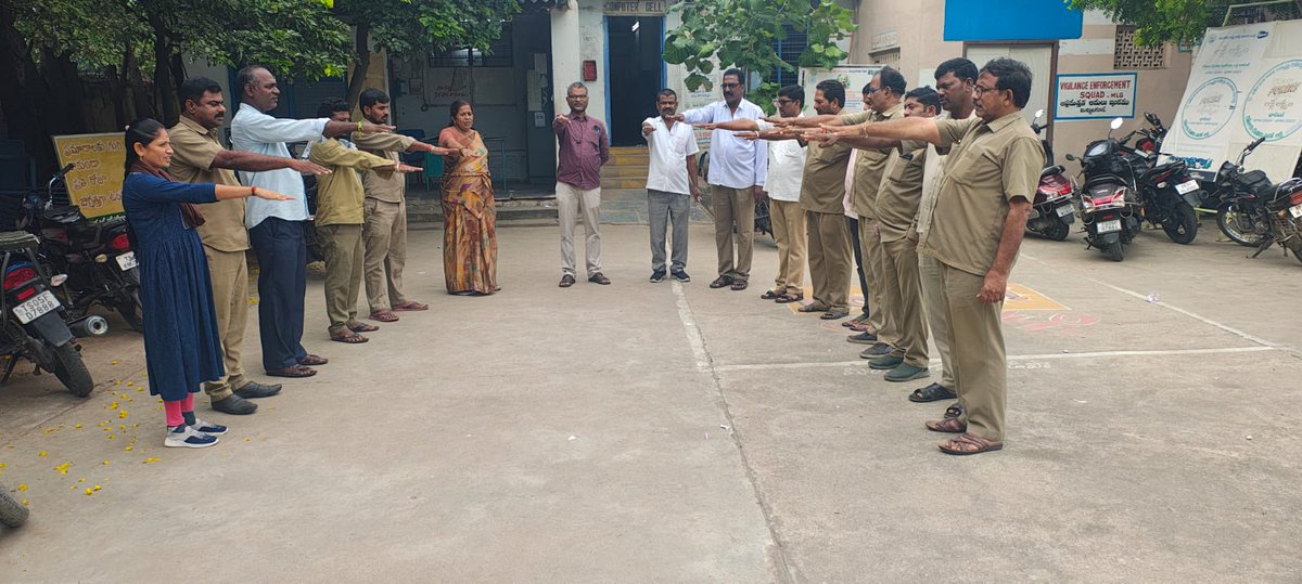 mlgdmtsrtc's tweet image. Monday Morning Vibes 🌞
New energy, new goals!
With dedication in our hearts,
Let’s serve with a smile and ensure a safe, satisfying journey for every passenger.
Salute to our promising drivers and conductors who make it happy every day!