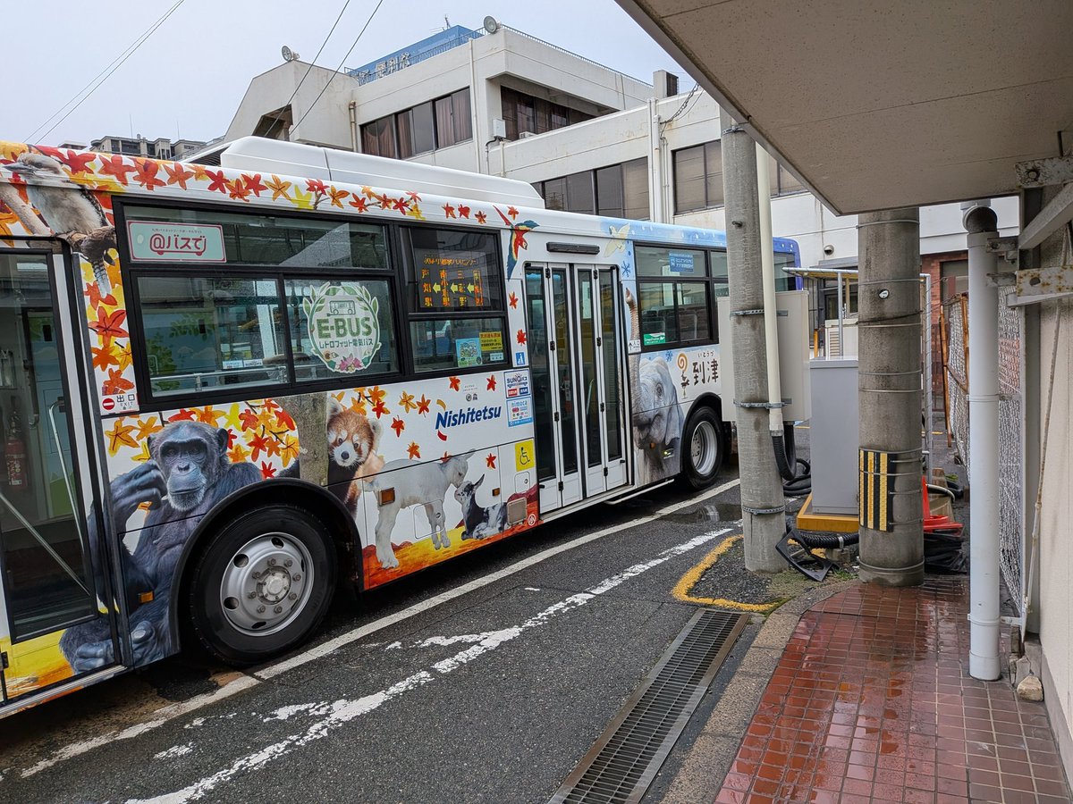 西鉄バス 小倉6216 25番特快戸畑駅行き。連節バス代替車