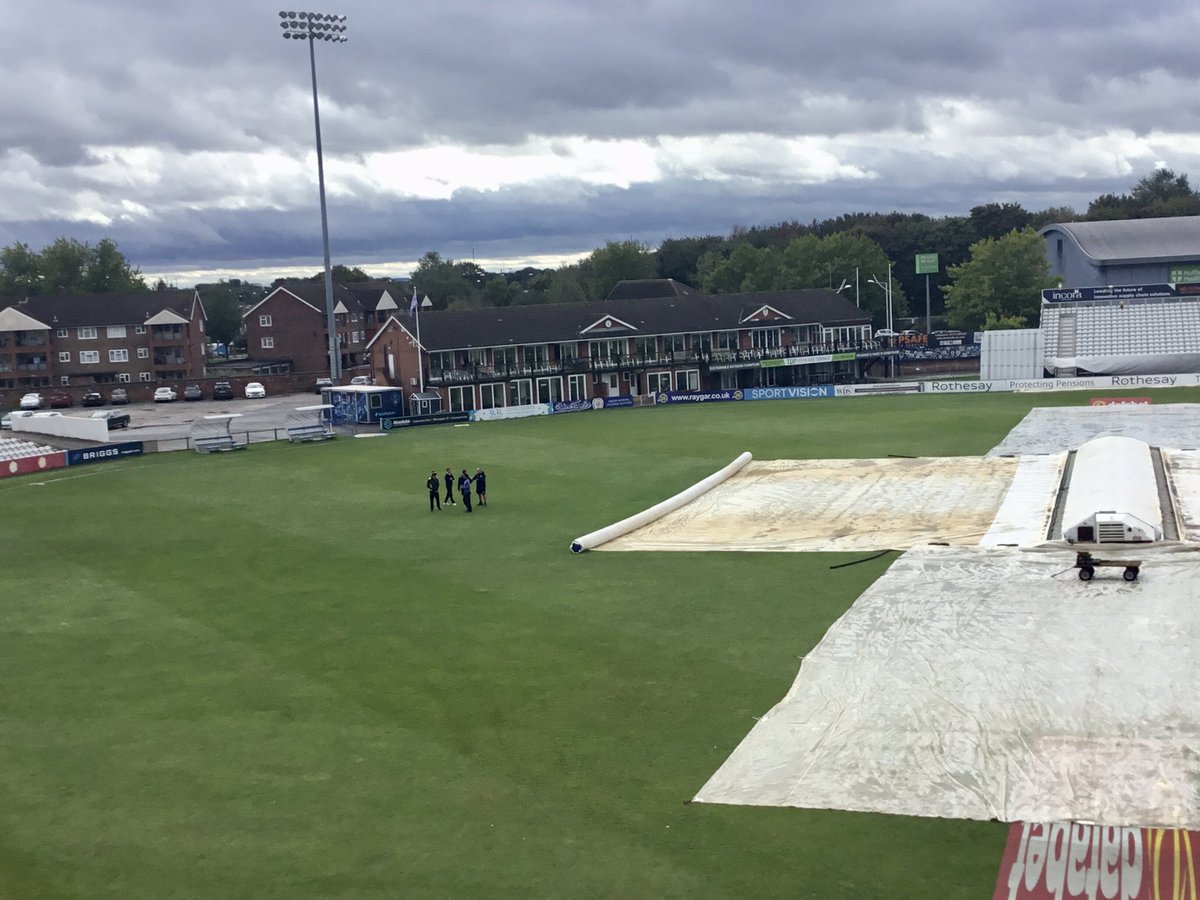 🏏CRICKET LATEST❗️

Championship day 4️⃣, Derby #BBCCricket

Derbyshire 17-0 🆚 Glamorgan 259

☔️Match abandoned - Derbyshire 11 pts, Glamorgan 9

⬆️Glamorgan almost certainly promoted barring freak result at Old Trafford