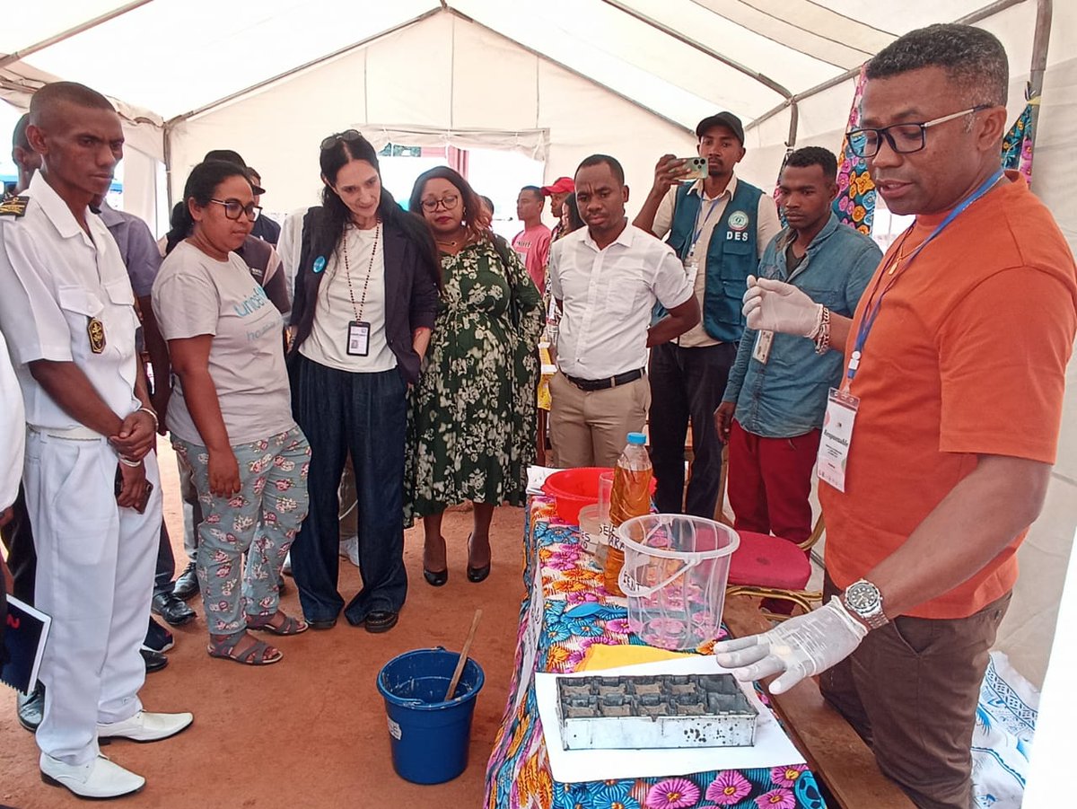 UNICEFMada's tweet image. 📢 The Girls’ Empowerment &amp;amp; Employability Forum kicks off today in Vondrozo! Over 200 girls, in and out of school, will spend 4 days learning, sharing, and exchanging experiences. #GirlsEmpowerment