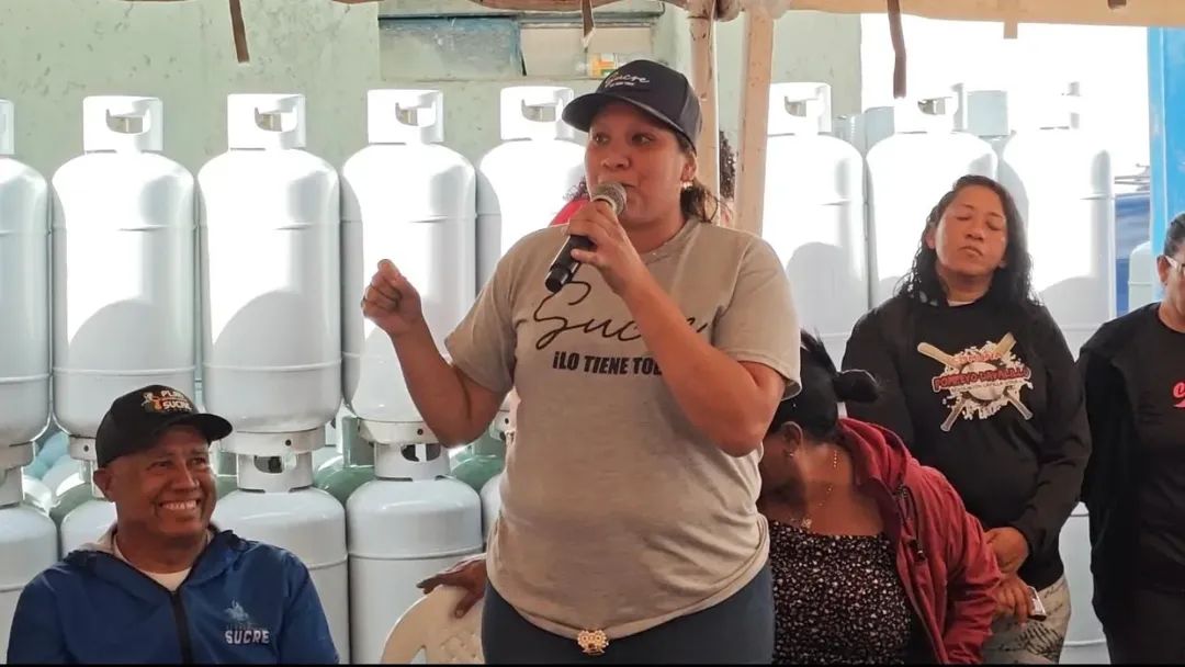 comunas_miranda's tweet image. #DeInterés 📢|| Para garantizar el acceso a los servicios, el gobierno de #Miranda entregó mil cilindros de gas doméstico en el eje José Félix Ribas de Petare como parte del Plan Antonio José de Sucre.

#ComunaONada 
#PoderPopular