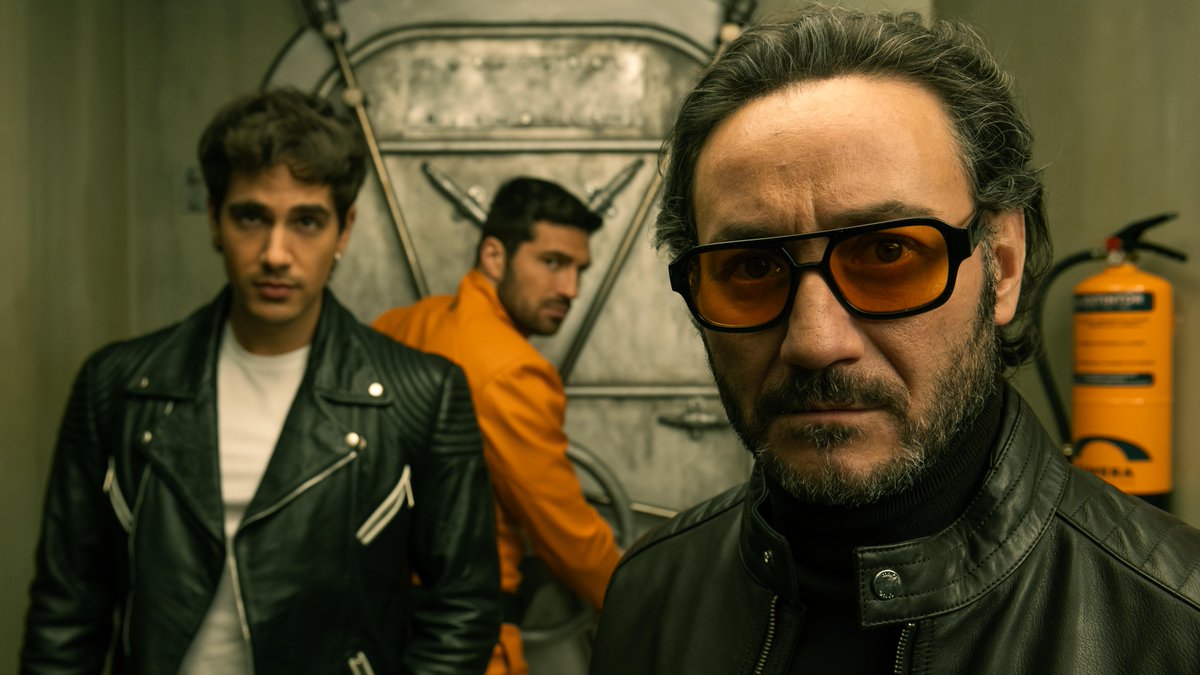 NetflixJP's tweet photo. ◆配信開始 
Netflixシリーズ『ビリオネアズ・シェルター』（スペイン）

『ペーパー・ハウス』
製作陣が贈る新シリーズ。

世界的紛争から逃れ、
地位や権力と引き換えに
「高級地下シェルター」での暮らしを
手に入れた億万長者たち。

しかし閉ざされた空間で、
2組の家族の間で過去の確執が再燃する。

#ビリオネアズ・シェルター