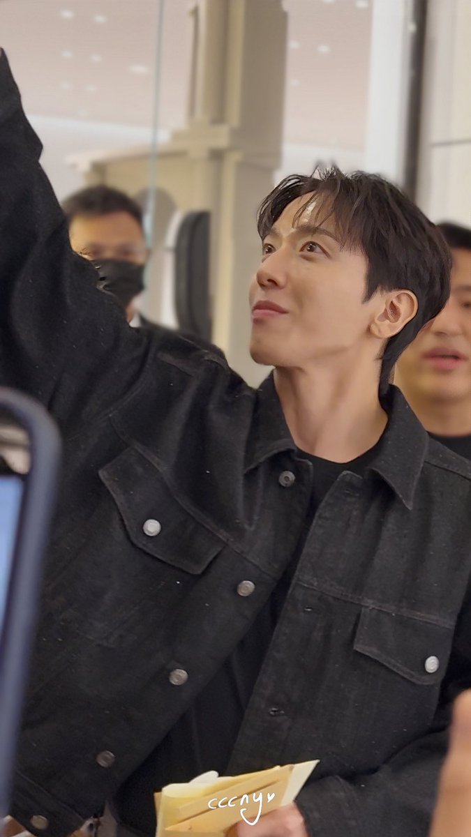 Cccry_yh's tweet photo. 👋🏻 

#정용화
#JUNGYONGHWA https://t.co/dCnPo7CNHo