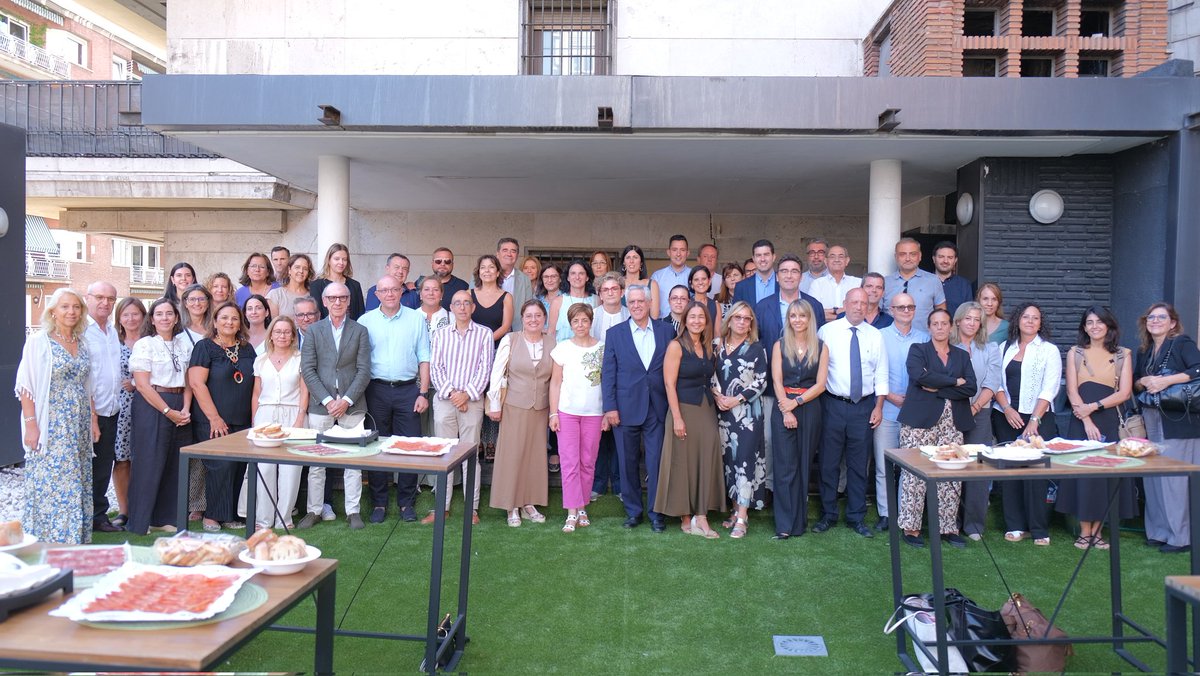 El pasado 16 de septiembre, una representación de nuestro equipo decanal asistió a las jornadas organizadas por el Instituto de Censores de Cuentas en Madrid (<a href="/ICJCEAuditores/">ICJCE Auditores</a>) En breve os informaremos de distintas actividades que para el alumnado desarrollaremos con el mismo