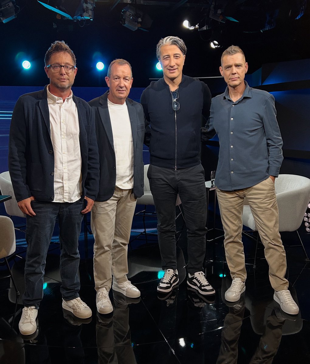 Der Nati-Trainer zu Besuch bei blue Sport
Auf dem Weg an die WM 2026: Murat Yakin über den tollen Start der Nati in die Quali, die schwierige Doppelbürger-Thematik und den Umgang mit Xherdan Shaqiri. Heute ab 20.55 Uhr auf blue Zoom und als Podcast

<a href="/stefaneggli/">Stefan Eggli </a>