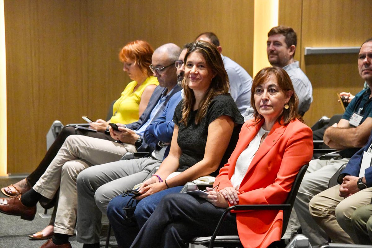 SilviaPaneque's tweet image. 🤝 La transició energètica requereix confiança i cooperació. Un exemple és el Pla de Barris 2025: acció climàtica i renovació urbana per millorar l’habitabilitat i el benestar, sumant esforços públics i privats per afrontar el repte del canvi climàtic

#ElGovernDeTothom