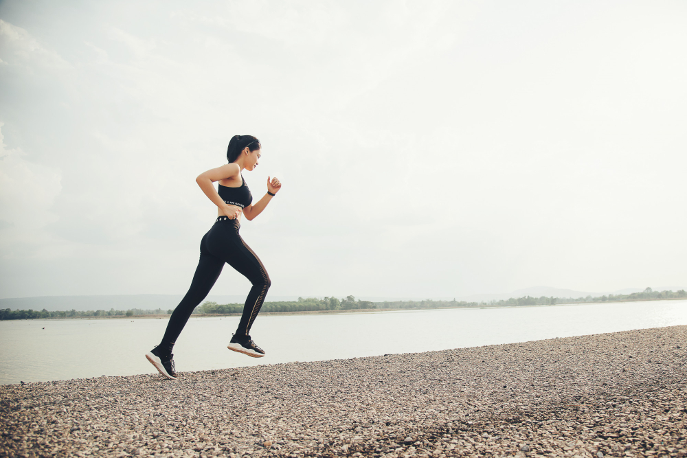 FORMA_europea's tweet photo. ¿Te cuesta mantener la motivación para correr con el paso del tiempo? 🏃‍♂️💨 Descubre en nuestro nuevo artículo 10 claves prácticas para no abandonar y disfrutar del running a largo plazo. 🔑✨
#Running #Motivación #Deporte #Salud
https://t.co/RKXQeqBuyr https://t.co/38pIQsYsJB