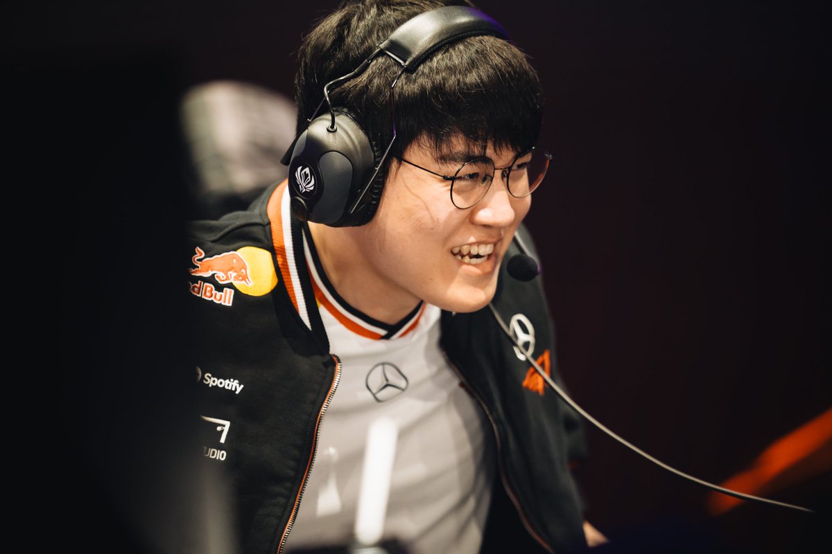 <a href="/T1LoL/">T1 LoL</a> Congratulations on the victory! Your fans always believe in you, and you never let anyone down. Through all the challenges of 2025, you’ve made it again! Welcome to Worlds, the last ADC of SKT - Gumayusi! Rest up and keep leading us to more victories ahead.