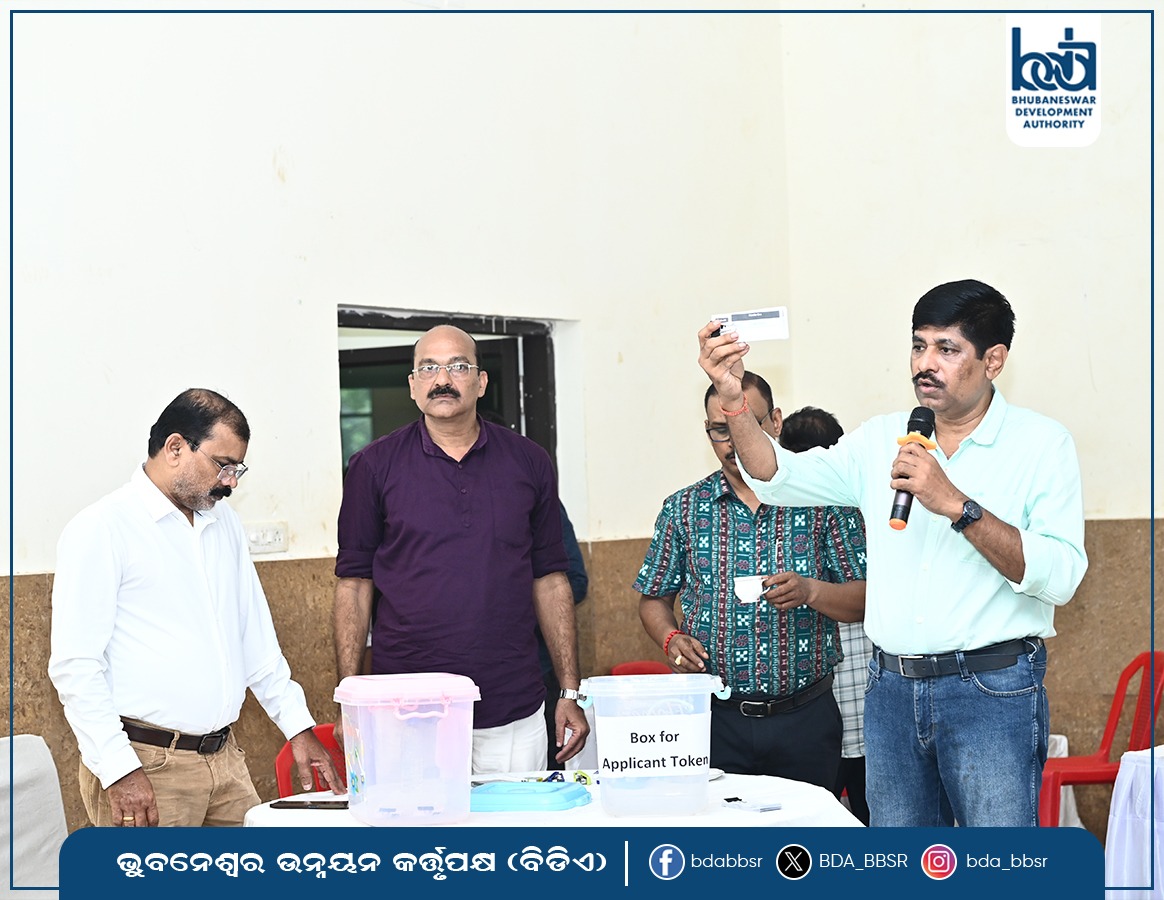 BDA_BBSR's tweet image. BDA today conducted a lottery to allot shops to beneficiaries at Babasaheb Bhim Rao Ambedkar Bus Terminal (BSABT). The lottery was conducted for allotment of 112 shops on a monthly rental basis. BDA Secretary Manas Ranjan Padhi &amp;amp; senior officials were present. #BDA #BSABT