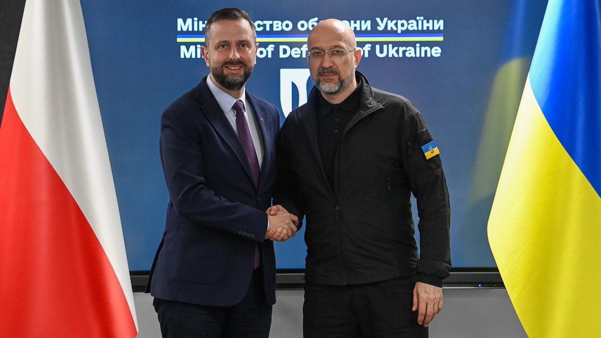 Wspólnie z ministrem <a href="/Denys_Shmyhal/">Denys Shmyhal</a>, umacniając partnerstwo obronne 🇵🇱 i 🇺🇦 podpisaliśmy ważne porozumienia, które mają bezpośredni wpływ na przyszłość naszych państw:
✅ określające priorytety współpracy wojskowej w wymiarze bilateralnym, w tym m. in. dotyczące