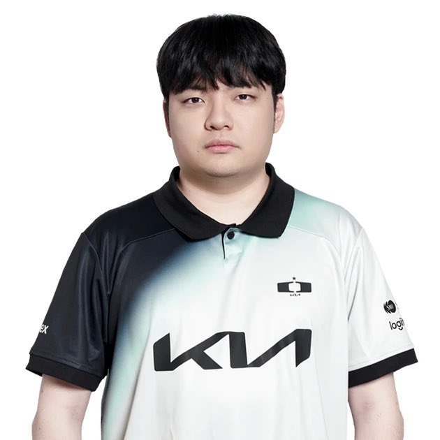 Ouais la team je recrute pour un petit voyage en Corée, si vous avez des compétences quelconques en assassinat je paye le voyage. 
Petite photo de nos cibles en amont: