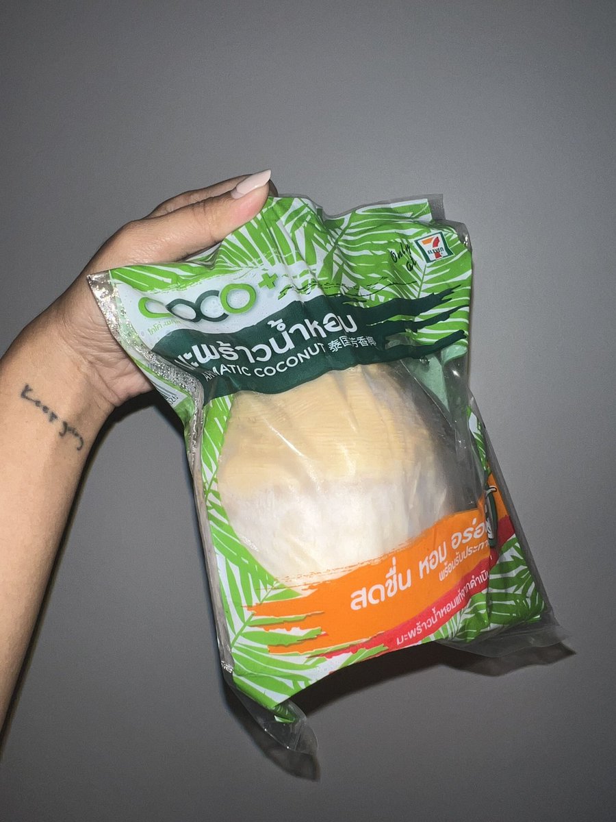 MODTRIMOSA's tweet image. รู้ป่ะว่า มะพร้าวน้ำหอมในเซเว่นอันเนี่ยอร่อยมากก กินกี่ครั้งก็อร่อย อ่อน หอมแบบคัดมาแล้วจริงๆ มีหลอดมีช้อนให้พร้อม เปิดฝาไว้ให้แล้วด้วย 100/10 ไปเลย แต่ประเด็นคือหาซื้อยากเกินไม่ค่อยจะเจอ

#รีวิวเซเว่น
