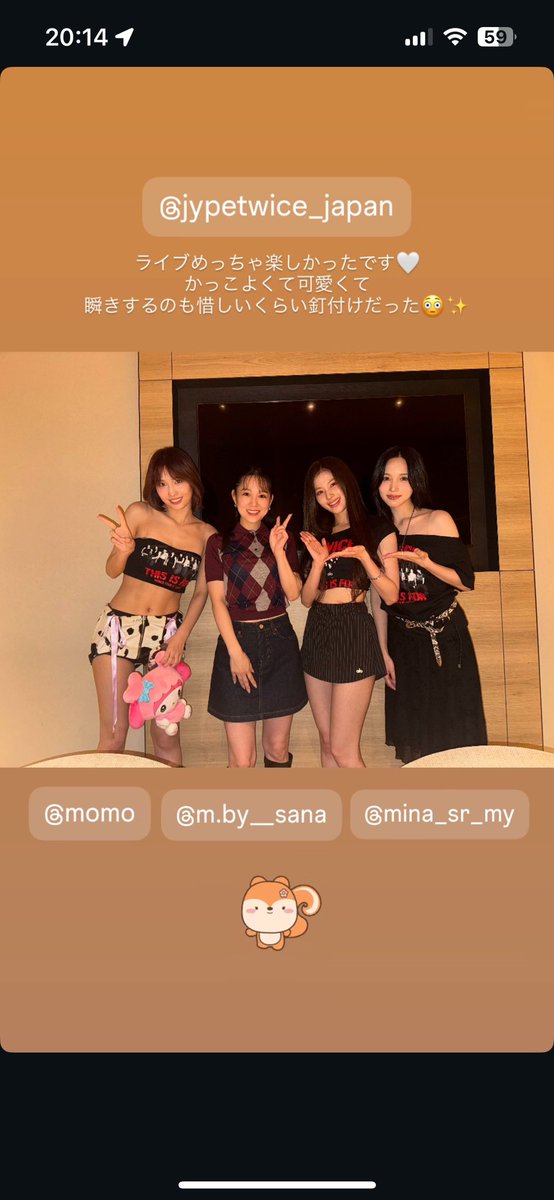 nrm3_knyn18's tweet photo. こんな日が来るとは思わんくて、考えもしやんかった推しと推しのコラボ大歓喜🥲👏🏻💖
（モモペンです🍑）
TWICEは名古屋公演参戦したけど、アリーナ前から5列目で拝まさせていただきました🙏🏻
カナちゃんの言うとおり、瞬きするのも惜しいくらい釘付けなのわかりみ深い！！！ https://t.co/JjZ8c7EQmp