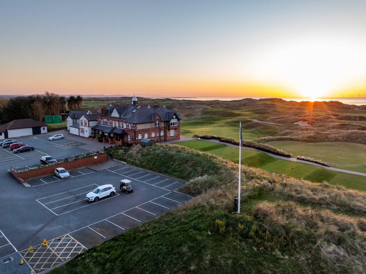 While passing cars might catch the odd glimpse of our links, it’s the birds overhead that truly see the scale and beauty of the land hidden behind our clubhouse. Terrain made for golf.