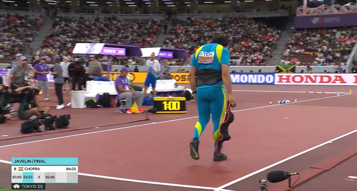 टोक्यो में चल रही वर्ल्ड एथलेटिक्स चैंपियनशिप के जेवलिन थ्रो फाइनल में भारत के नीरज चोपड़ा मेडल की रेस से बाहर हो गए। डिफेंडिंग चैंपियन नीरज पांच प्रयास में 84.03 मीटर का बेस्ट थ्रो ही मार सके। नीरज आठवें नंबर पर रहते हुए बाहर हुए।
#neerajchopra #worldathleticschampionship