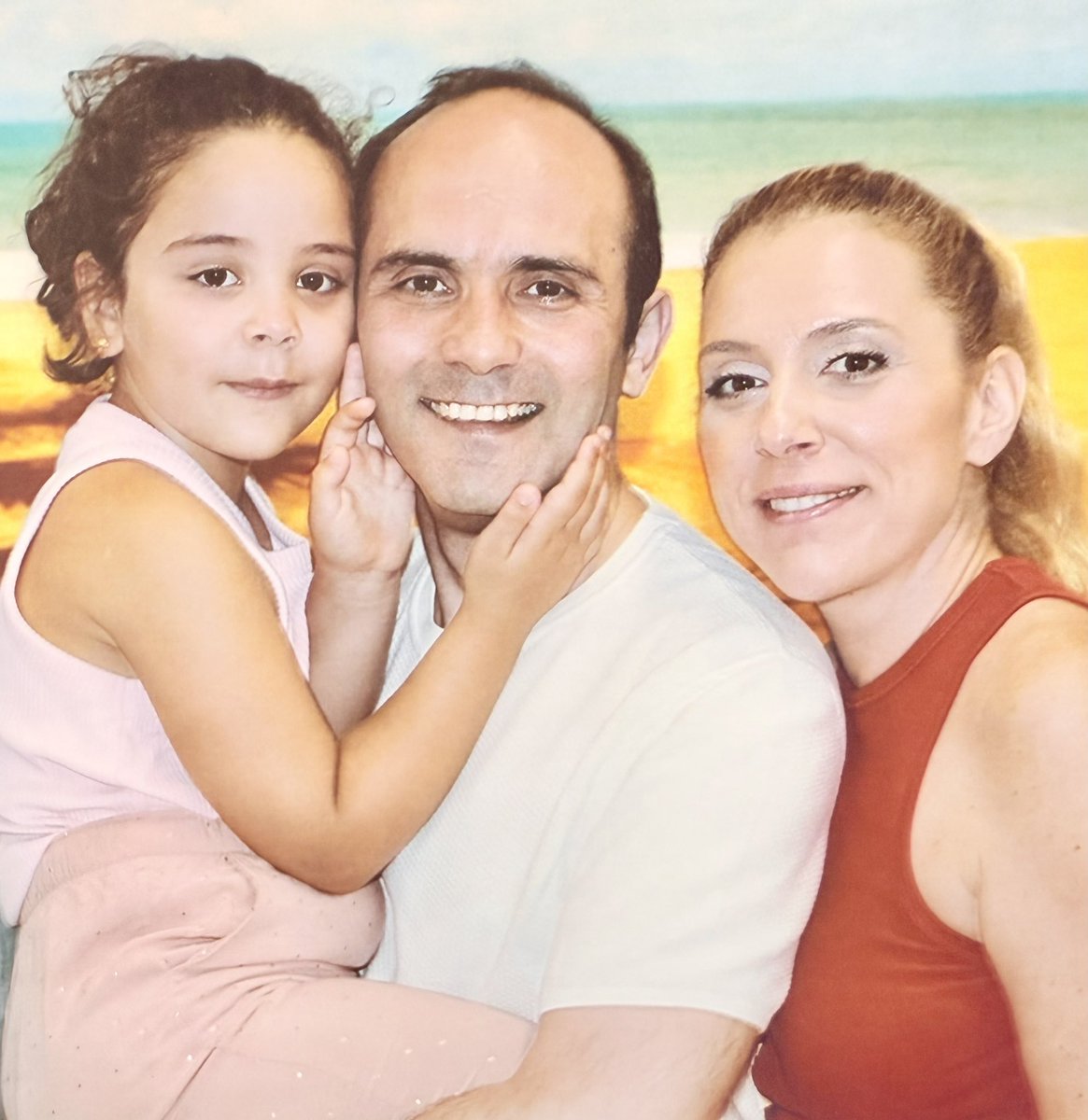 18 Eylül 2025, Silivri, 178. görüş:

Tayfun'dan herkese selamlar.

Tayfun tutuklandığında 2,5 yaşında olan kızımız Vera ilkokula babası yanında olamadan başlamak zorunda kaldı. 

Yine de, en kısa sürede yaşadığımız adaletsizliğin son bulacağına, ailemizin yeniden bir araya