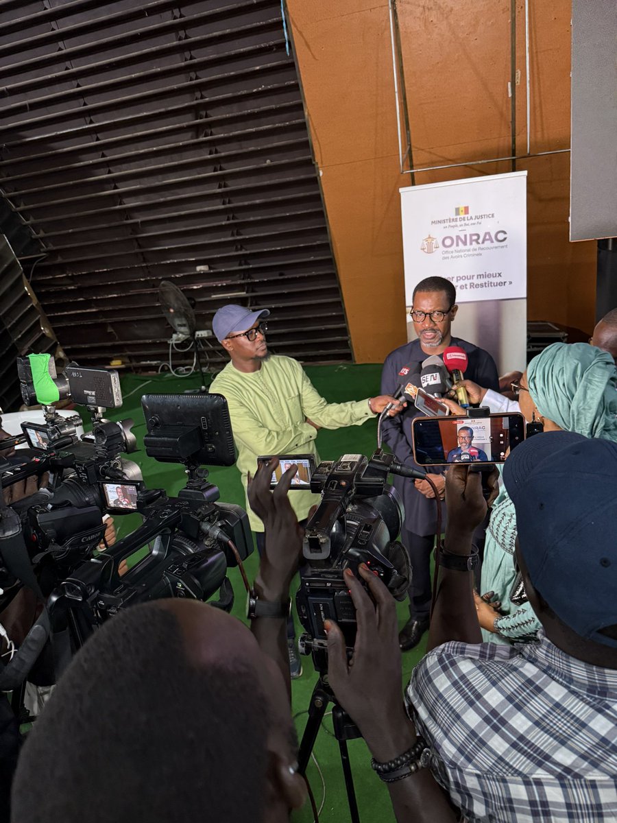 ONRACSenegal's tweet photo. 🎥📸 La presse nationale et internationale était au rendez-vous pour couvrir la 12ème édition des Grandes Ventes aux Enchères.

#ONRAC #VenteAuxEnchères https://t.co/RmGt6PAZVl