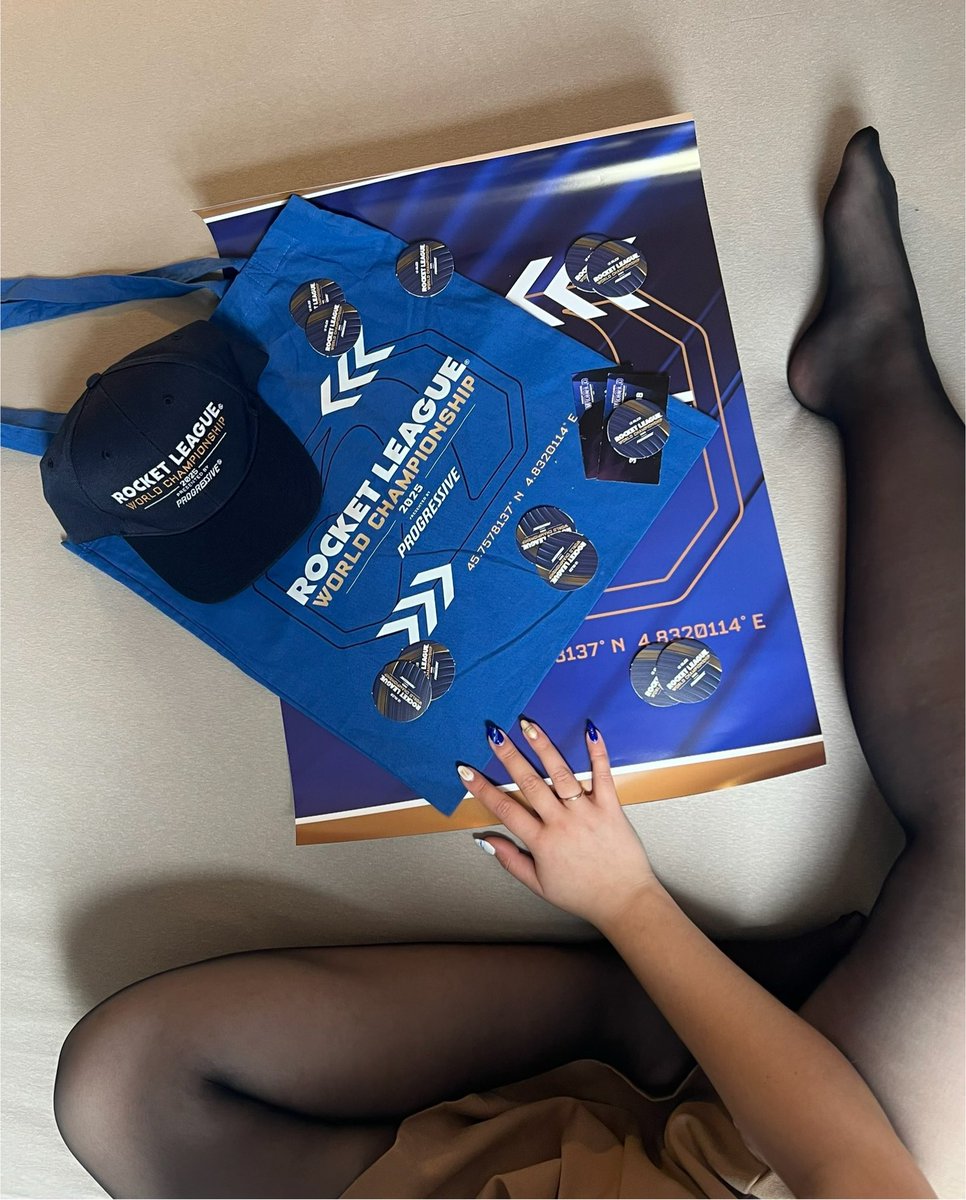Alright, time to get hyped! To celebrate how awesome Worlds was, I'm doing a little giveaway.

The bundle includes:

💙RLCS Worlds 2025 Cap, Tote Bag, stickers and a A2 Poster!

💜2 RLCS Worlds 2023 Code Cards (Heads up: Since these are from 2023, they might not be redeemable