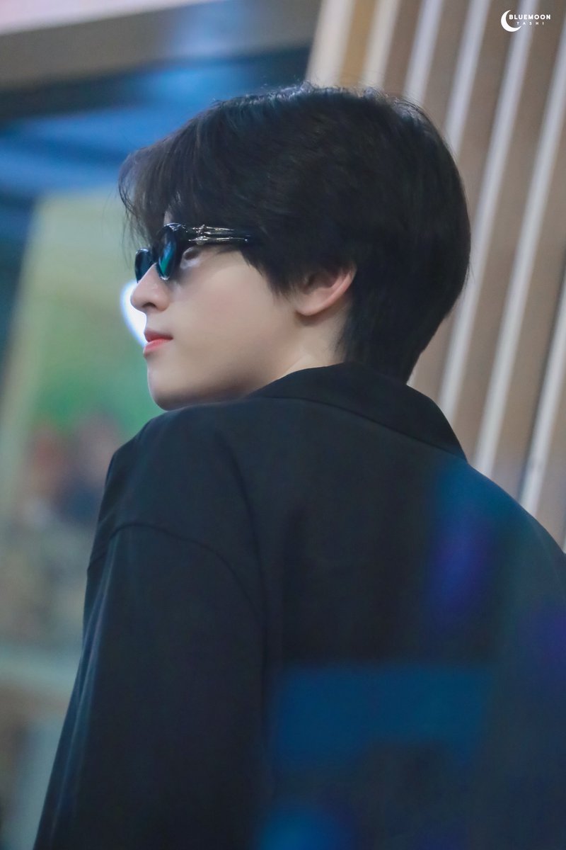 BlueMoon_Ashi's tweet photo. แล้วเด็กผู้หญิงจะอยู่ยังไง

#Flex1045xBUS_BB 
#AAashirakorn https://t.co/G4dmYsuxft