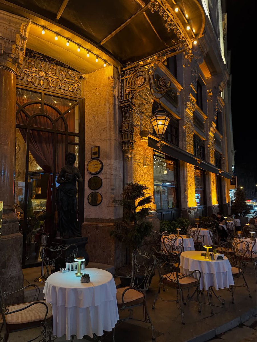 İstanbul’da Paris esintilerini hissedebileceğiniz Fatih, Sirkeci Lokantası’nda yemek ye.