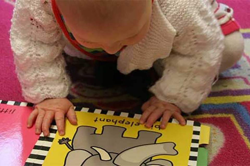 🍼 Un espai per gaudir amb els més petitons i vincular-los amb la lectura. 

✅ Bebeteca
🗓️ Els dilluns a la tarda i els dissabtes al mati
📍 Biblioteca de La Serra de <a href="/bibliotequesSBD/">biblioteques de Sabadell</a>
➕ Info a l'agenda del <a href="/PetitSabadell/">Petit Sabadell</a>: 
f.mtr.cool/bdojyvmrdp