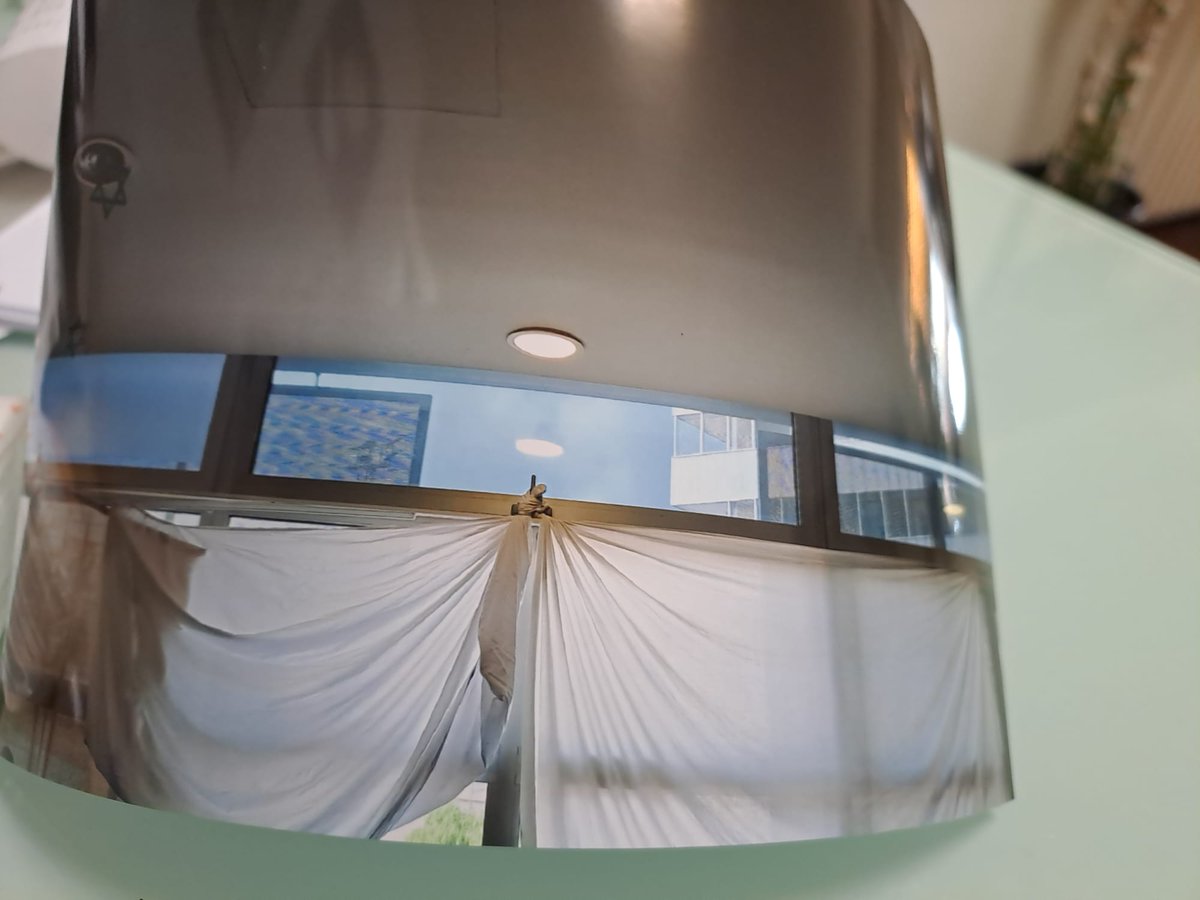 PaquiCastilloG1's tweet photo. Así están las ventanas en las zonas comunes de la residencia pública Molí-Vía Favencia, gestionada por @grup_mutuam. Este es el aspecto del que se supone que es el hogar de nuestros mayores. No les da vergüenza esta falta de mantenimiento? https://t.co/ATSoNj0cFx