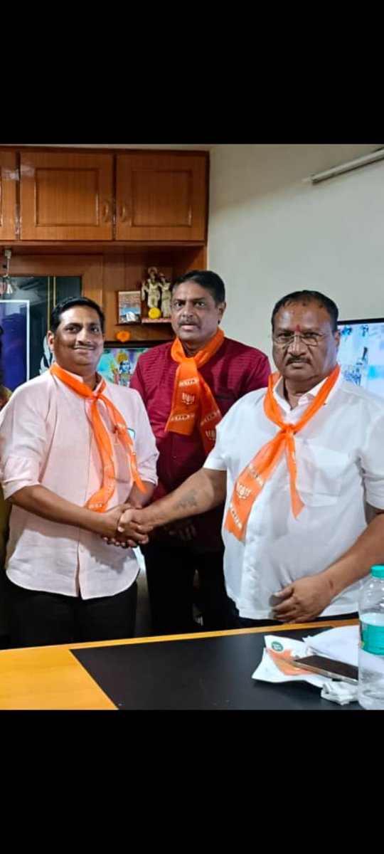 rasikchavada's tweet photo. @narendramodi जी  @AmitShah @Bhupendrapbjp जी के नेतृत्व में आज @BJP4Gujarat में जॉइन की और नई राजकीय इनिंग की शुरुआत की। @KCRathodUna @BJP4India @CRPaatil @ratnakar273 https://t.co/gltaLSC7FH