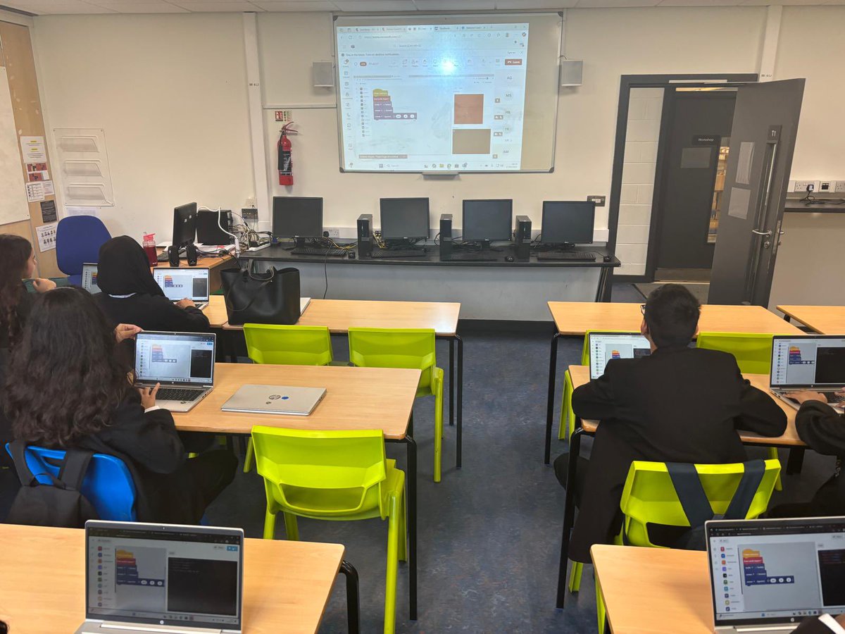CarltonBolling's tweet image. Thank you to @BarclaysUK for delivering an engaging coding workshop as part of #NationalCodingWeek #CurriculumTechnical