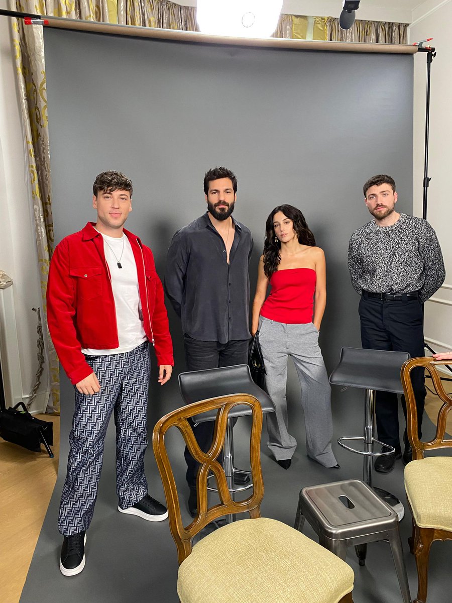 beklenenkral's tweet image. Netflix Almanya yapımı #SheSaidMaybe / #EvetHayırBelki başrolleri Serkan Çayoğlu, Beritan Balcı, Cansu Tosun, Katja Riemann, Sinan Güleç ve Alperen Şahin gala öncesi özel çekimde bir araya geldi.