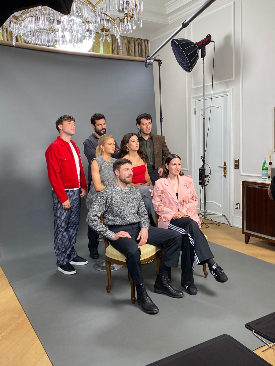 beklenenkral's tweet image. Netflix Almanya yapımı #SheSaidMaybe / #EvetHayırBelki başrolleri Serkan Çayoğlu, Beritan Balcı, Cansu Tosun, Katja Riemann, Sinan Güleç ve Alperen Şahin gala öncesi özel çekimde bir araya geldi.