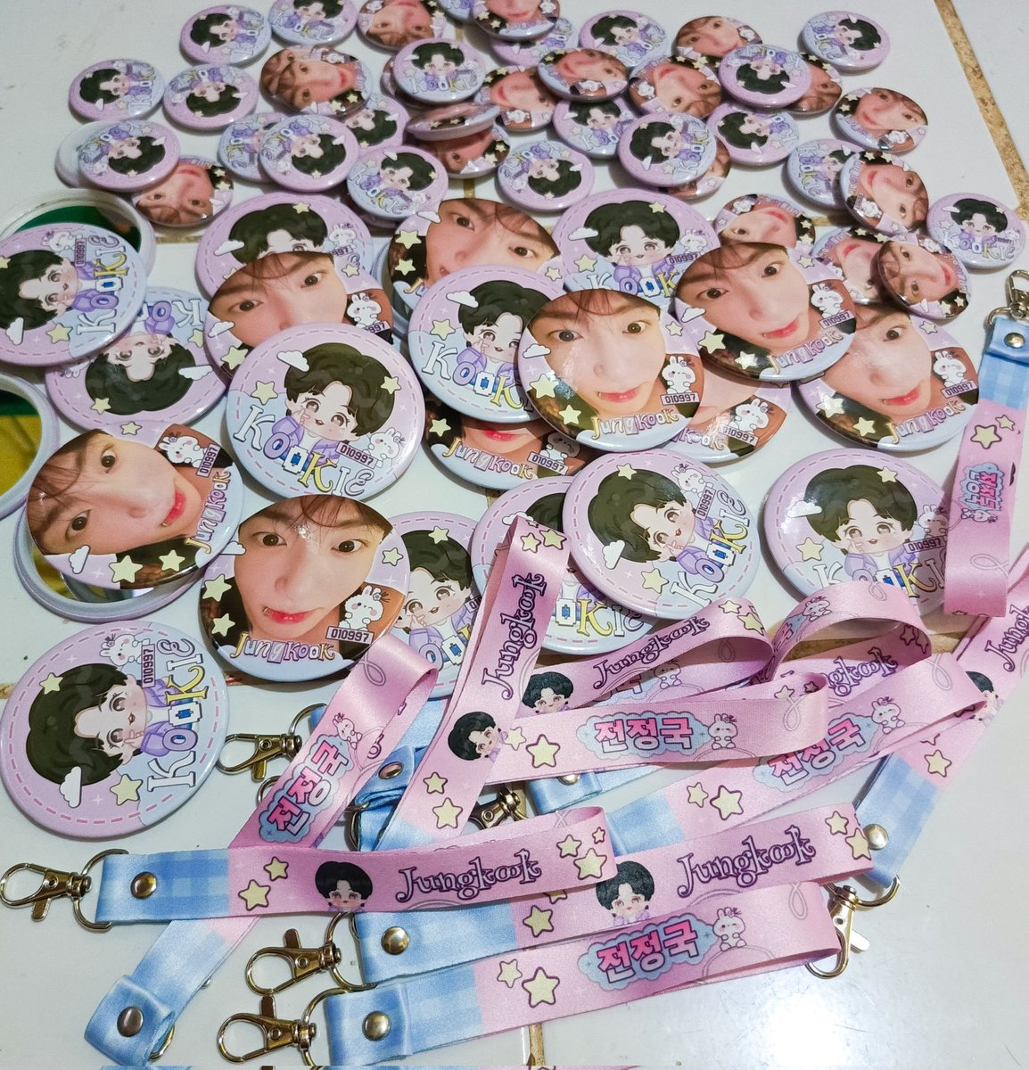 Bantu RT ya guys please🥺🙏

Wts in rush (lagi BU😭🙏) 
aku ada lebihan cetak pin, handmirror dan strap Jungkook. Bisa co event tgl 25 yaa^^

stock
pin: 15
handmirror: 13
strap: 4

📍Jakbar
☑️ co shopee event tgl 25
❌ exc adm shopee