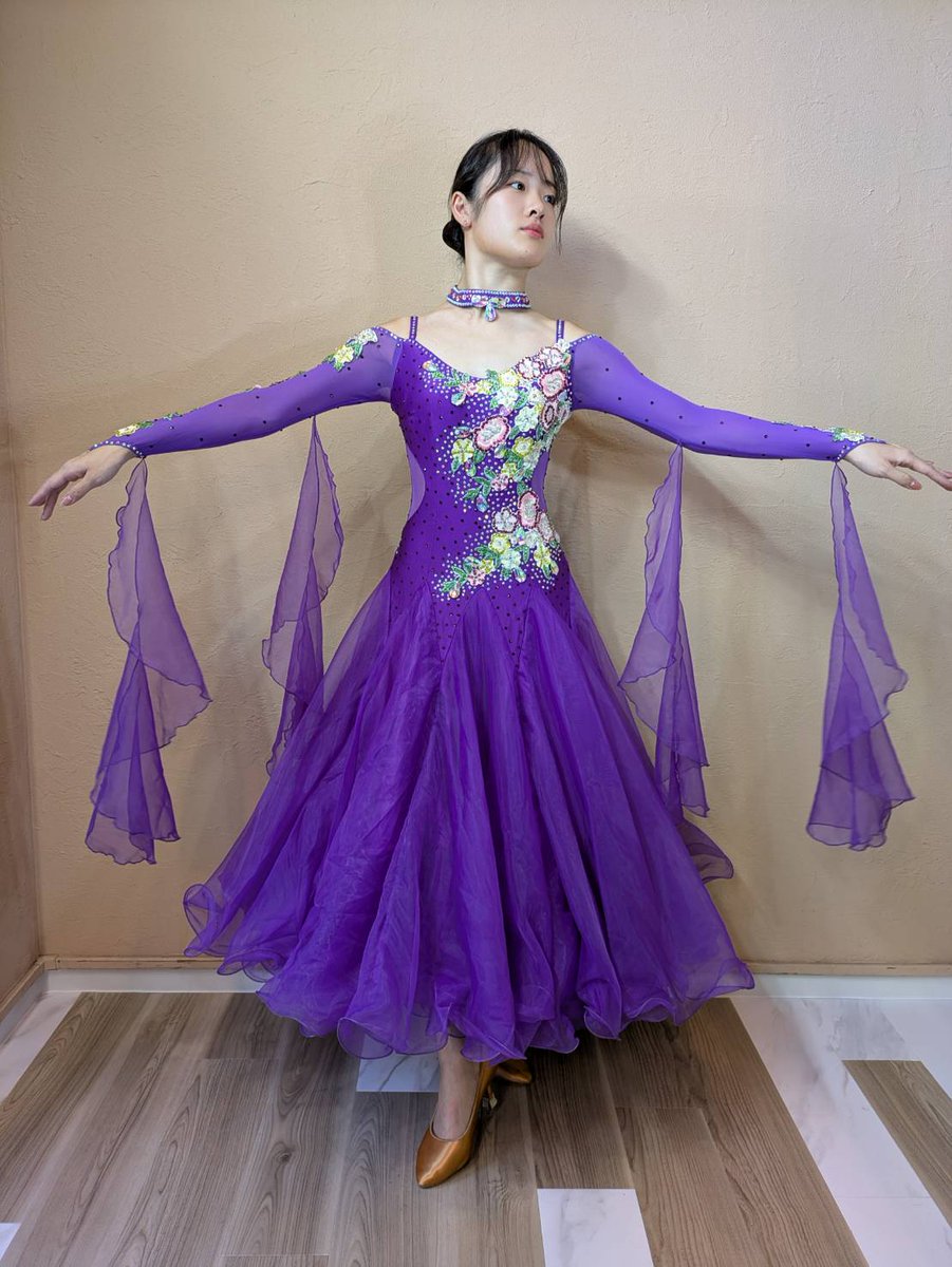 kanae_dance's tweet photo. 昨日・今日と店休日でしたが、また明日から12時～19時でオープンしておりますので、お時間ありましたらお立ち寄りください。

HP掲載中の練習着ご試着も可能です。(ドレスは一部店舗にないものもあります。)

東神奈川駅より徒歩10分弱
https://t.co/AcEOYXC5vE

商品一例(今後ネット掲載予定品) https://t.co/YvaDPhtTQL
