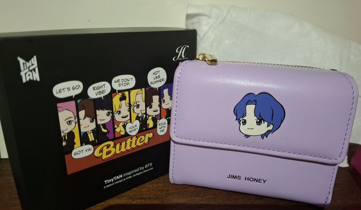 aphroditae95's tweet image. Ka admin @tkstreamina @taekook_IDN mau ngabarin dompetnya udah diterima 🥹🫶 terimakasih banyak admin, sukses selalu buat basenya, semoga lancar terus rejekinya 💜