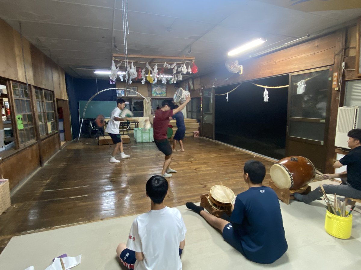 946shachu's tweet photo. 本番前の最終稽古。
若手、ベテラン、融合の素晴らしい空気感です！ https://t.co/XAqv8HjaKT