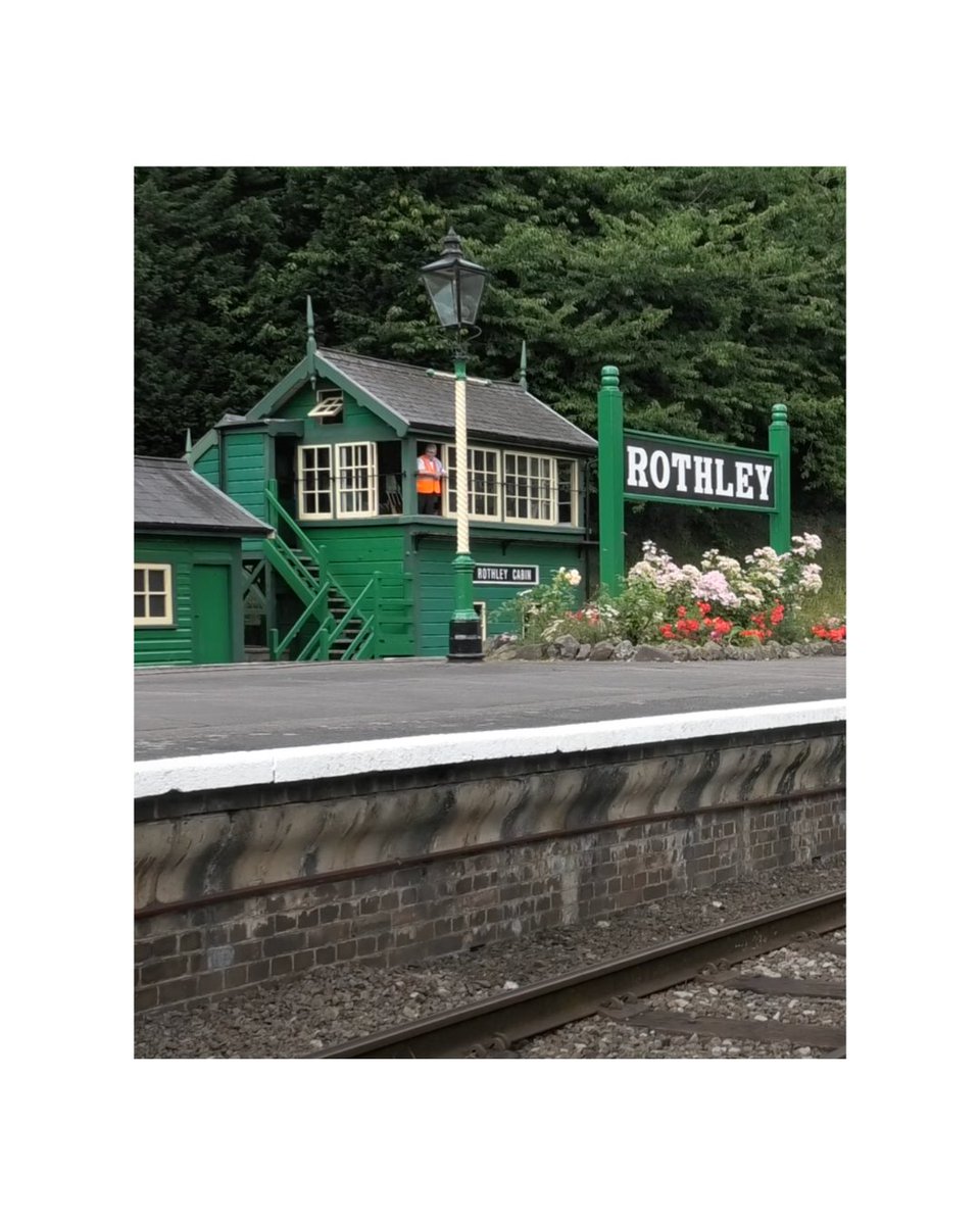 hauseit_now's tweet photo. 🏡 Thinking of moving to Rothley?

One of Charnwood’s most desirable villages — with top schools, cosy pubs, countryside walks &amp; fast commutes into Leicester &amp; London. 🌳✨
👉 Read our full guide: https://t.co/3VrY960RJe

#Rothley #Charnwood #Leicestershire #Property #Hauseit https://t.co/lXp3i5uWPw