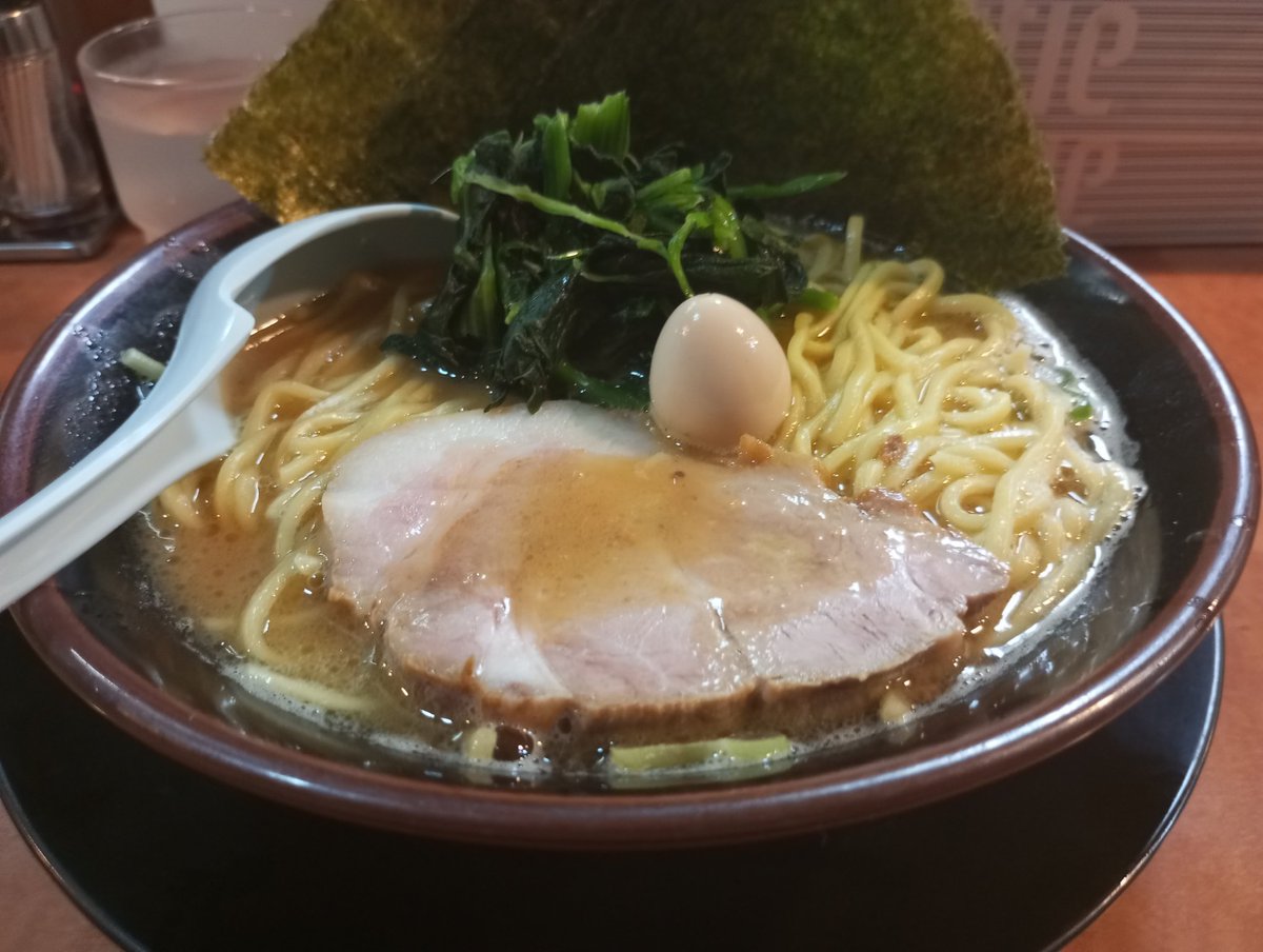 横浜家系ラーメン。荷物受け取りで遅れたけど飯テロ

#木曜日はラーメンの日