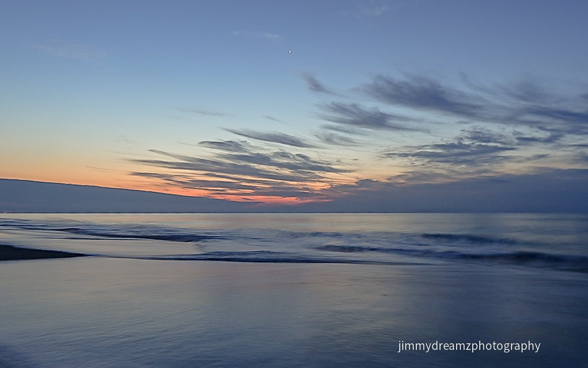 Jimmydreamsmb's tweet image. 9/18 Good morning. On a stay cation to raise funds for local charities with 350 fellow ParrotHeads. 
#Partywithapurpose 😎🦜🎵 #PeaceliveandBuffett❤️ 
@DailyBuffettX @Tim_Yocum @Vikes_Dawgs @Margarillas @EdPiotrowski @AndrewWMBF @LCWxDave @jimmybuffett 
@JimCantore 
@JDSpradlin