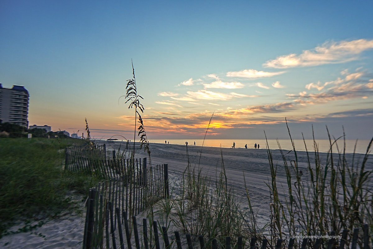 Jimmydreamsmb's tweet image. 9/18 Good morning. On a stay cation to raise funds for local charities with 350 fellow ParrotHeads. 
#Partywithapurpose 😎🦜🎵 #PeaceliveandBuffett❤️ 
@DailyBuffettX @Tim_Yocum @Vikes_Dawgs @Margarillas @EdPiotrowski @AndrewWMBF @LCWxDave @jimmybuffett 
@JimCantore 
@JDSpradlin