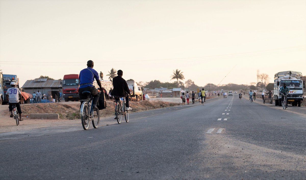 WBGTanzania's tweet image. #DYK 92% of road🚦deaths occur in low/mid-income countries. The #WorldBank is scaling up action with $3.3B in safety investments, a new Road Safety Unit, the Hart Schafer Award, an impact calculator &amp;amp; upcoming leadership program. More: wrld.bg/8YRB50WXjty
#CommitToLife #SDG3