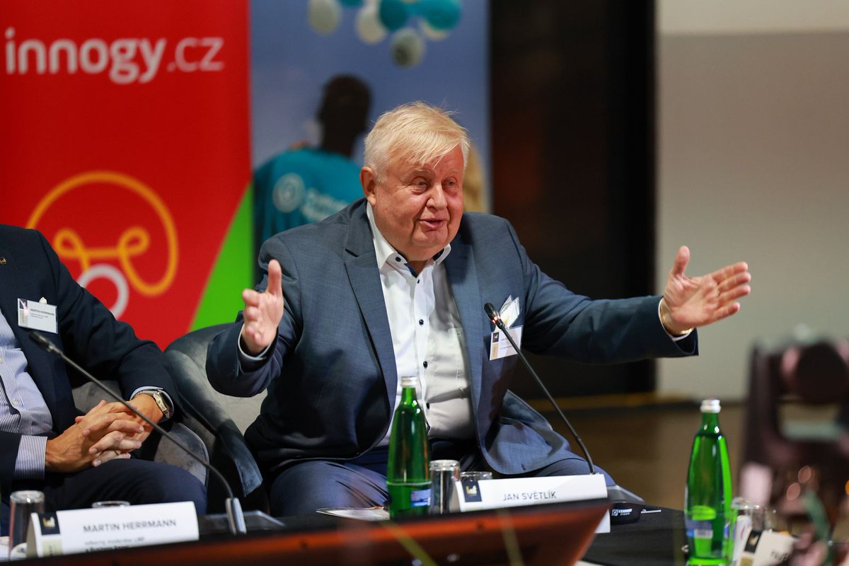 Cylinders Holding (@cyl_hol) on Twitter photo „Musíme být schopni konkurovat na globálních trzích, ale platíme jedny z nejvyšších cen energií v Evropě.“
— <a href="/Jan_Svetlik/">Jan Světlík</a> , CEO Cylinders Holding na Leading Minds Forum 2025 v Ostravě „Musíme být schopni konkurovat na globálních trzích, ale platíme jedny z nejvyšších cen energií v Evropě.“
— <a href="/Jan_Svetlik/">Jan Světlík</a> , CEO Cylinders Holding na Leading Minds Forum 2025 v Ostravě