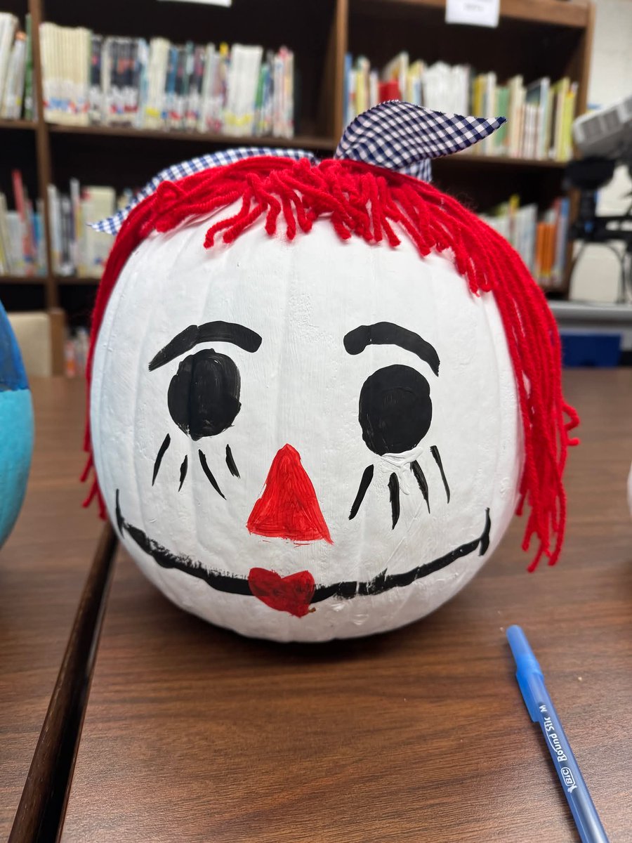 Puskine's tweet image. 🎃✨ CCES Letting the creativity bloom with our Pretty Pumpkins contest! Who knew pumpkins could look this stunning? 🍂🎨 #PrettyPumpkins #FallArt #PumpkinPerfection