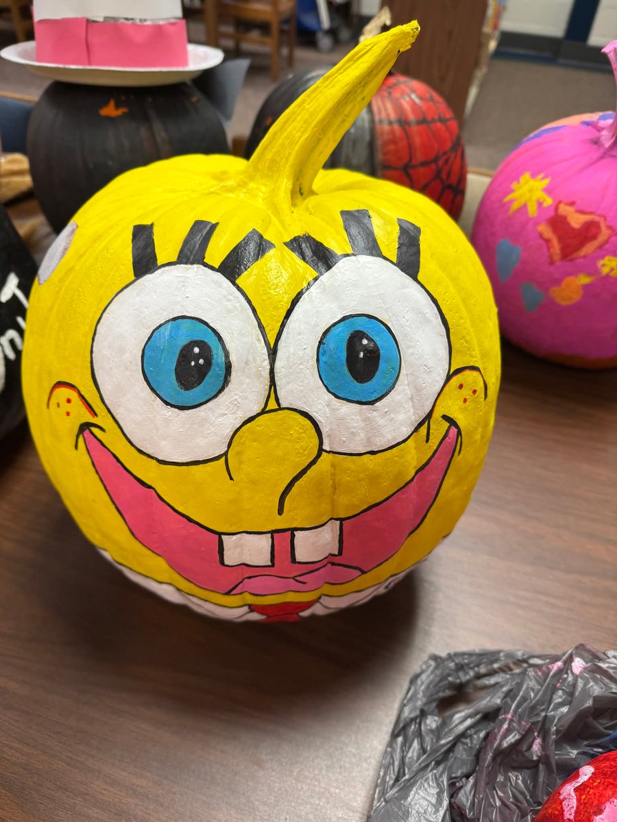 Puskine's tweet image. 🎃✨ CCES Letting the creativity bloom with our Pretty Pumpkins contest! Who knew pumpkins could look this stunning? 🍂🎨 #PrettyPumpkins #FallArt #PumpkinPerfection