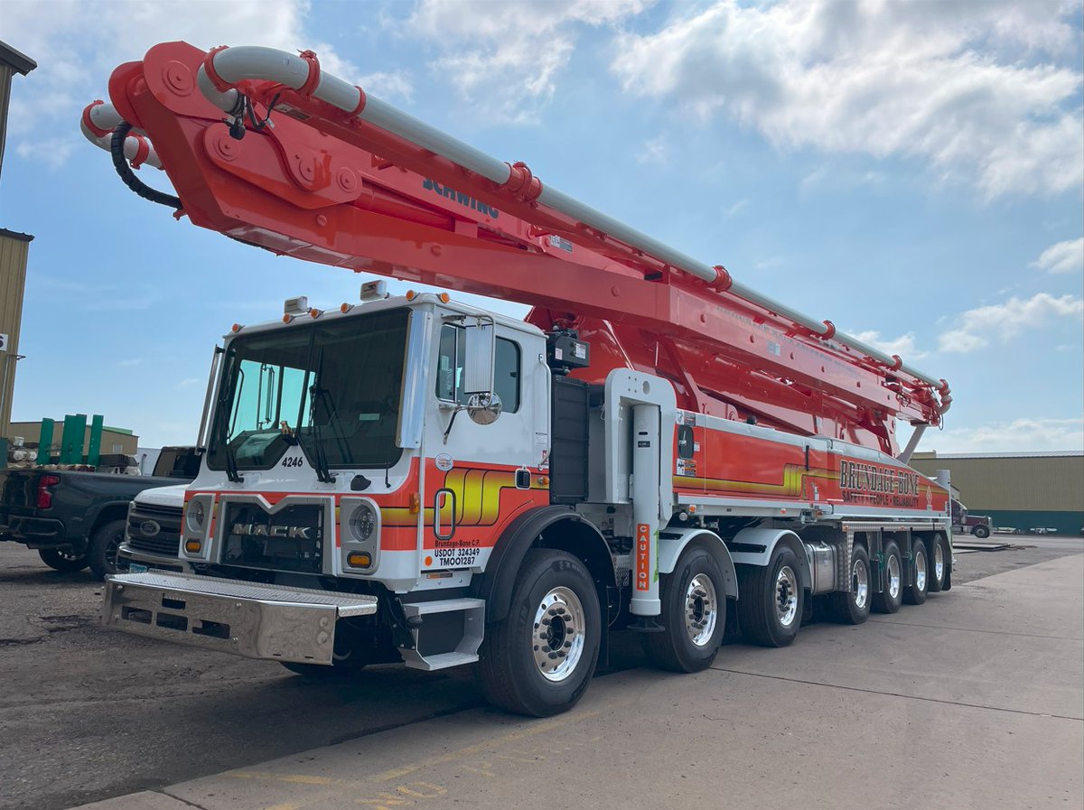 Great to see another new boom rolling off the line at Schwing! This beauty is headed to our Dallas Branch where there is no doubt we will put it right to work!
#bbcp #brundagebone #schwing #concreteconstruction