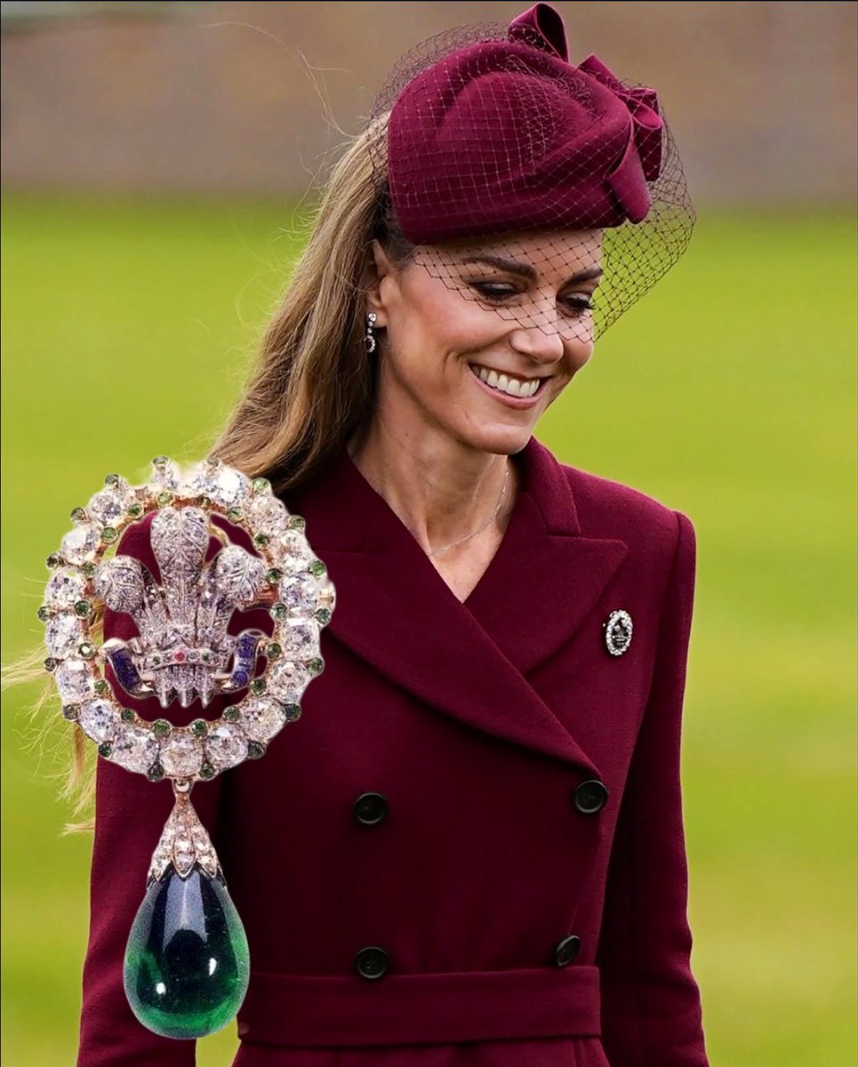 LairdOfTheManor's tweet image. Catherine, Princess of Wales, was resplendent in a distinguished three-feather brooch, surmounted by a coronet at its heart, the emblematic badge of the Prince of Wales, when she received President Donald Trump and the First Lady, Melania.

This storied jewel possesses a lineage…
