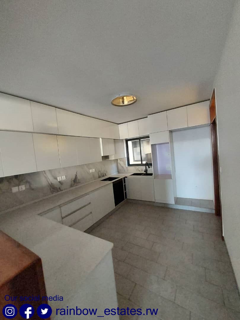 estates_ltd's tweet photo. UNFURNISHED HOUSE FOR RENT AT KABEZA
PRICE:800K
BEDROOMS:4
BATHROMS:3
NICE INDOOR KITCHEN
SITTING AND DINING ROOM
PARKING AND GARDEN
FOR MORE INFORMATION
CALL/WHATSAPP:0782018888.
FACE THE REALITY WITH US. https://t.co/h2vkYAVY4H
