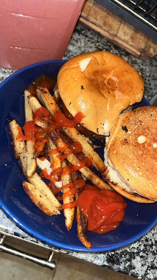 homevsfastfood's tweet photo. [I Ate] Home made Beef burgers and fries , with ketchup !
👉 https://t.co/J4kfnLdrNE
#HomemadeBurgers #BeefBurgerLovers #FriesForDays #KetchupOnEverything #FoodieDelight #homecooking #food #recipes #foodpic #foodie #foodlover #cooking #hungry #goodfood #homecookingvsfastfood https://t.co/s8mCxj9Vau