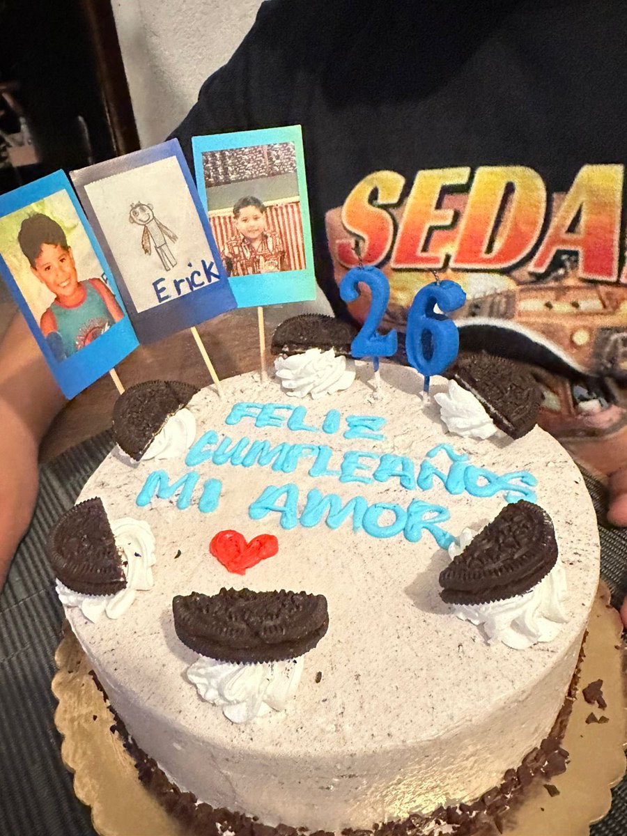 awysa's tweet photo. Feliz Cumpleaños Mi Amor! I love you so much 💙 https://t.co/8UhgETiJaG