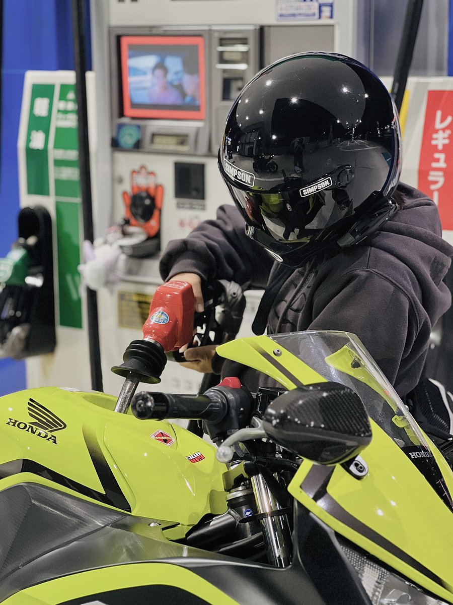 #バイクとオーナーの写真を載せるとフォロワーが増えるらしい