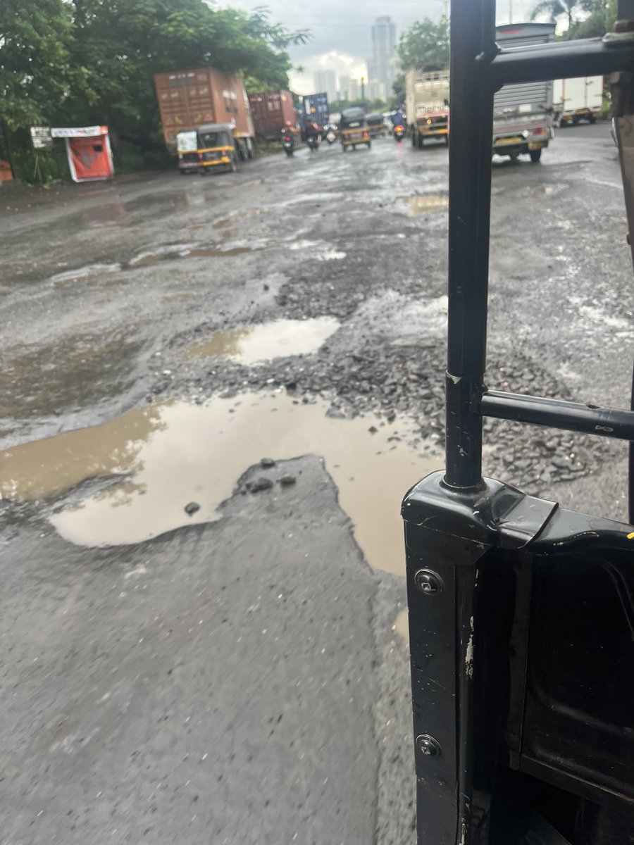 Thank u <a href="/nitin_gadkari/">Nitin Gadkari</a> send this to the Prince of Dubai. He wants u to construct quick roads…<a href="/narendramodi/">Narendra Modi</a> <a href="/Dev_Fadnavis/">Devendra Fadnavis</a> thank u for this. Cannot expect anything more from u. <a href="/abpmajhatv/">ABP माझा</a> <a href="/ndtvindia/">NDTV India</a> <a href="/mieknathshinde/">Eknath Shinde - एकनाथ शिंदे</a> this is in ur MPs constituency